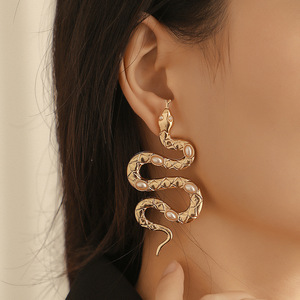 欧美个性珍珠镀金蛇形耳环嘻哈街头立体雕刻蛇耳坠几何缠绕蛇耳钉